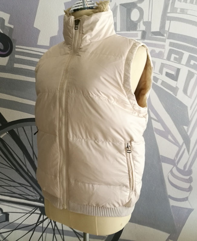 เสื้อกั๊กขนเป็ดหนาอุ่นมาก ไซด์ S-M กระเป๋าเยอะ