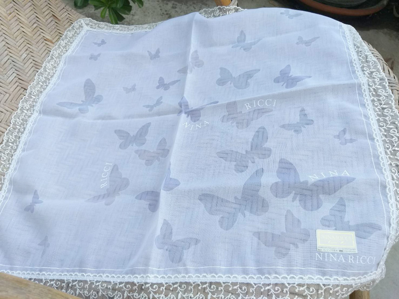 ผ้าเช็ดหน้า NINA RICCI ขอบลูกไม้
