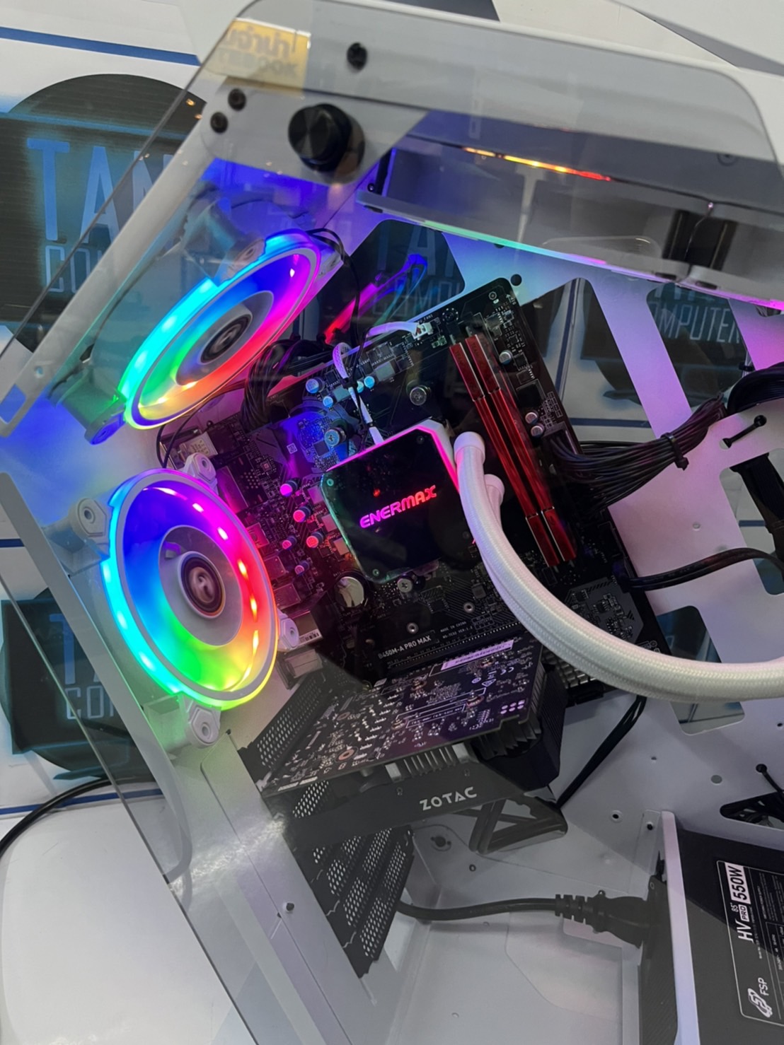 คอมประกอบตั้งโต๊ะ สเปคแรง เล่นเกมส์สบายๆเลยค่า ราคาเบามากค่ะตัวนี้ ของใหม่40,000+ เคสโรบอร์ต กระจกไฟสวยงาม สินค้ามี1เครื่องเท่านั้น