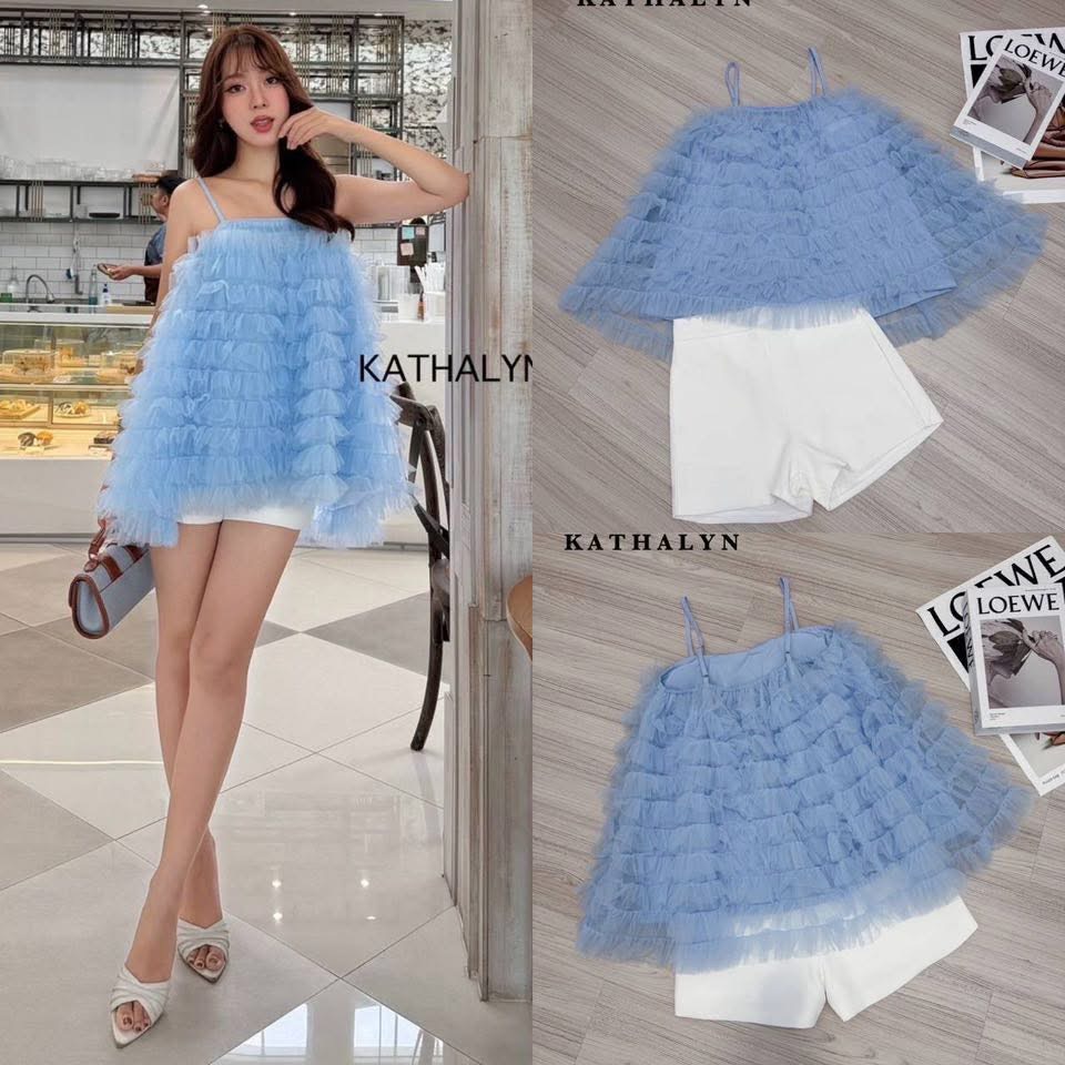 Set เสื้อสายเดี่ยวกึ่งเกาะอก+กางเกงขาสั้นสีขาว ใส่สบาย : สินค้าคุณภาพ (พร้อมส่ง)