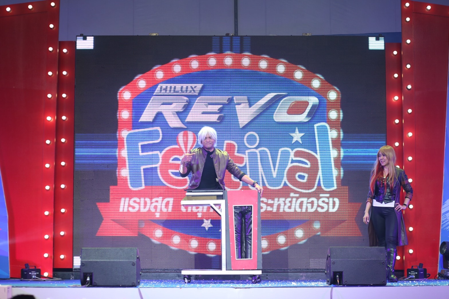 มายากล นักมายากล การแสดง โชว์ Magic Show "งาน HILUX REVO FESTIVAL 2020" 11/03/2563