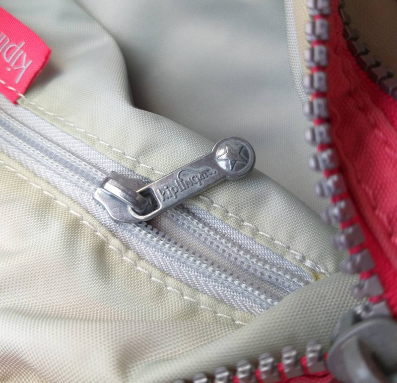 กระเป๋า Kipling ของแท้ สี Hot pink สวยมากกกก