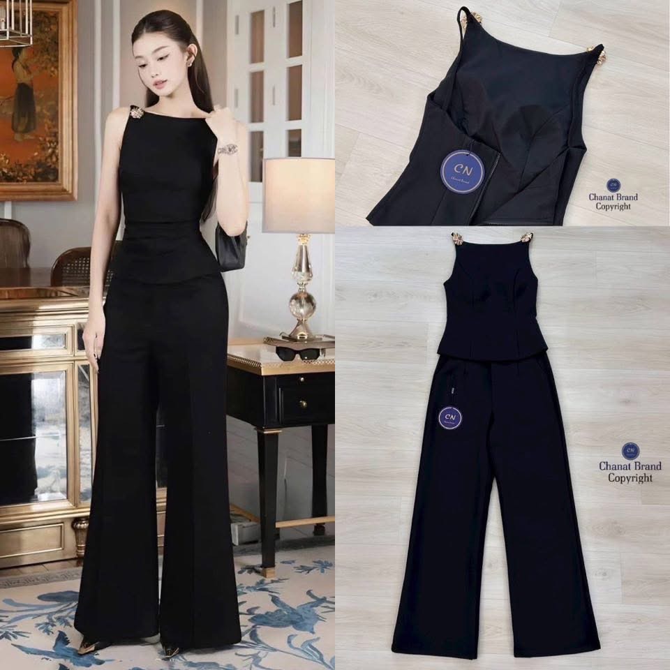 Set 2 ชิ้น เสื้อสายเดี่ยว ช่วงสายด้านหน้าแต่งอะไหล่ดอกไม้สีทอง อกเสริมฟองน้ำ ดีเทลแต่งเว้าหลังบน ซิปหลังมีชับในตัว แมทซ์กับกางเกงขายา ใส่สบาย : สินค้าคุณภาพ (พร้อมส่ง)