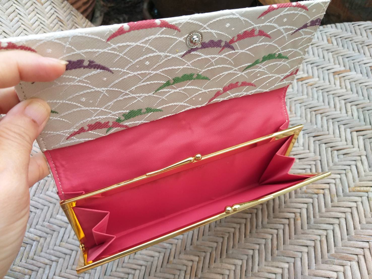 กระเป๋าสตางค์ผ้าทอสวยมาก SHISEIDO (ของใหม่)