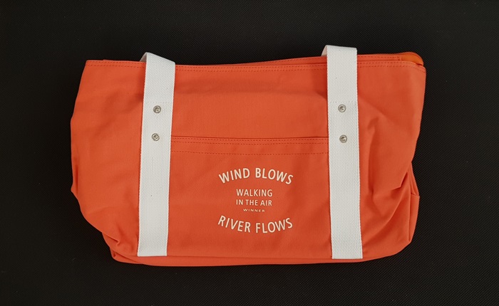 กระเป๋าสะพายผ้าแคสวาส เสียบกระเป๋าเดินทางได้ มีช่องใส่สองชั้นบน-ล่าง กระเป๋าเล็กแยก เหมาะมากสำหรับเดินทาง ท่องเที่ยว มี 7 สีให้เลือก