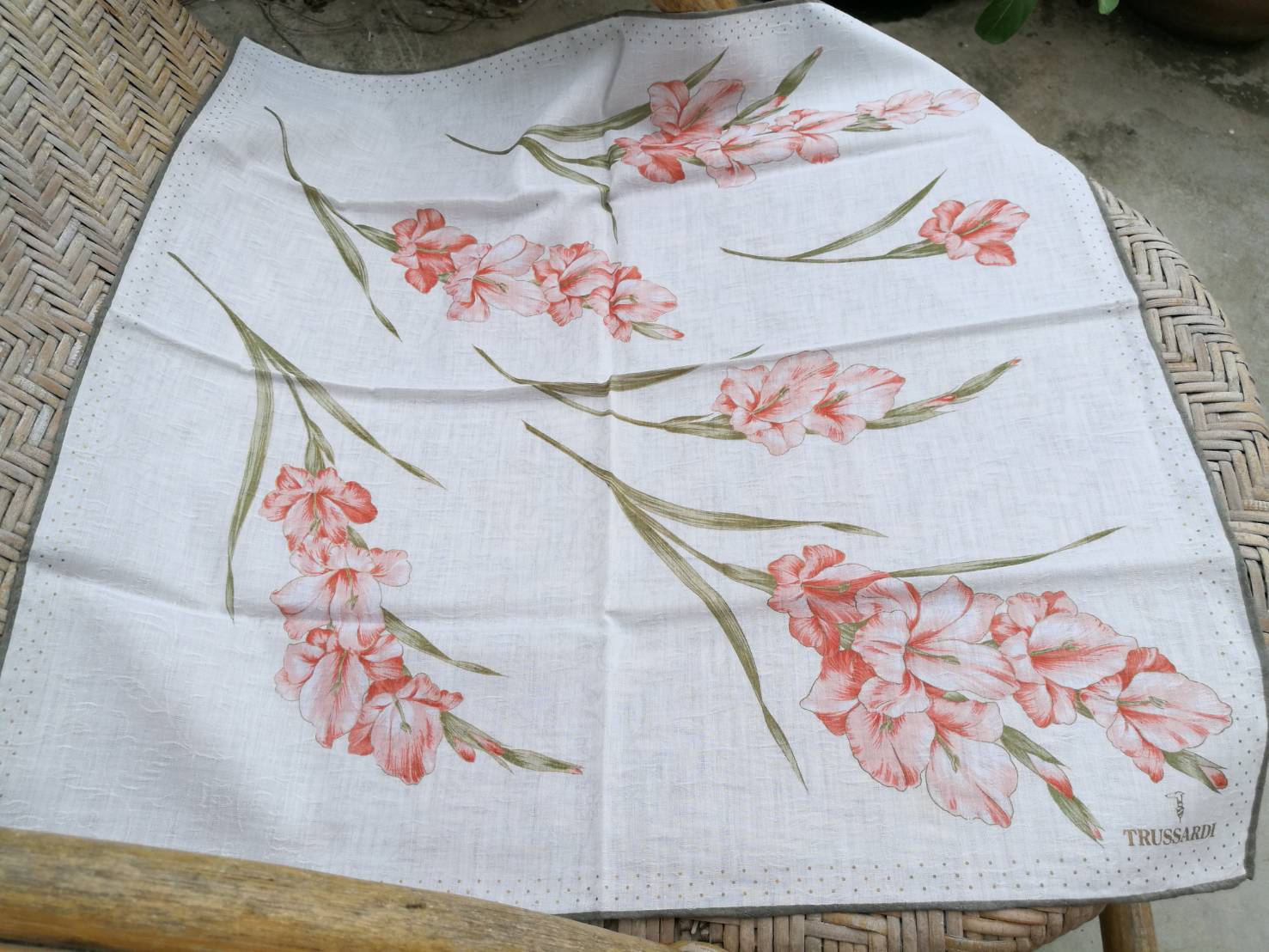 ผ้าเช็ดหน้า TRUSSARDI ผ้าดีมาก เนื้อนุ่ม