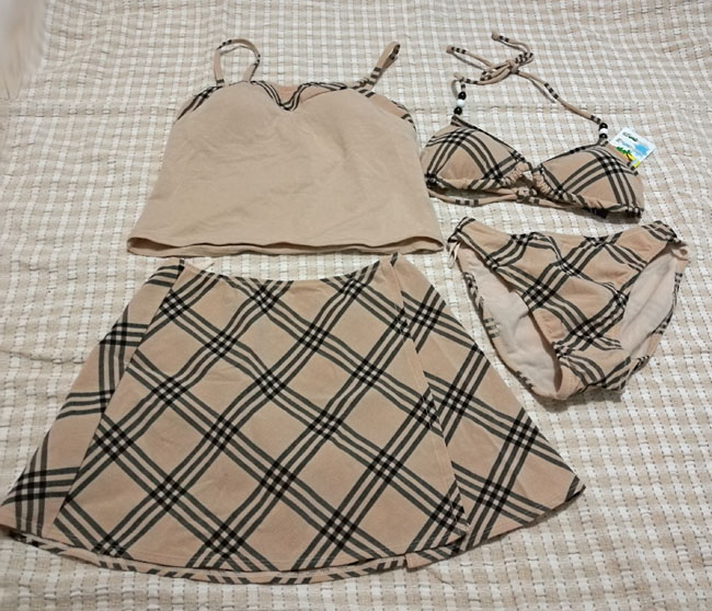 ชุดว่ายน้ำ 4 ชิ้น ใหม่ป้ายห้อยจากญี่ปุ่น /ของใหม่/