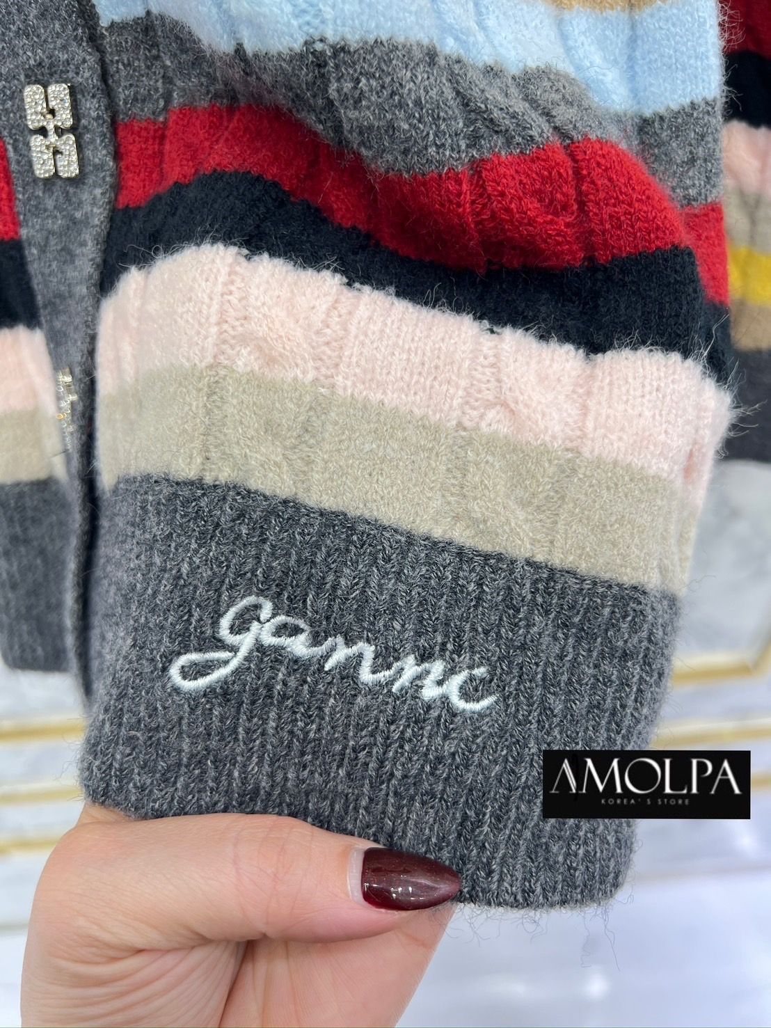 เสื้อไหมพรมคาดิแกน เกรดไฮเอนหนานุ่ม GIVENCHY KNIT เนื้อผ้าดีม๊าก ผ้าใส่สบายมาก ห้ามพลาด ใส่สบายสุดๆ ใส่สบาย : สินค้าคุณภาพ (พร้อมส่ง)