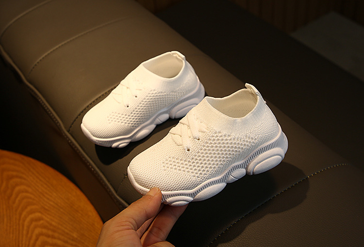 รองเท้าเด็กชายหญิง วัย 1-6 ปี ผ้าตาข่ายยืดหยุ่น ระบายอากาศดี สวมใส่เบาสบายไม่ร้อน