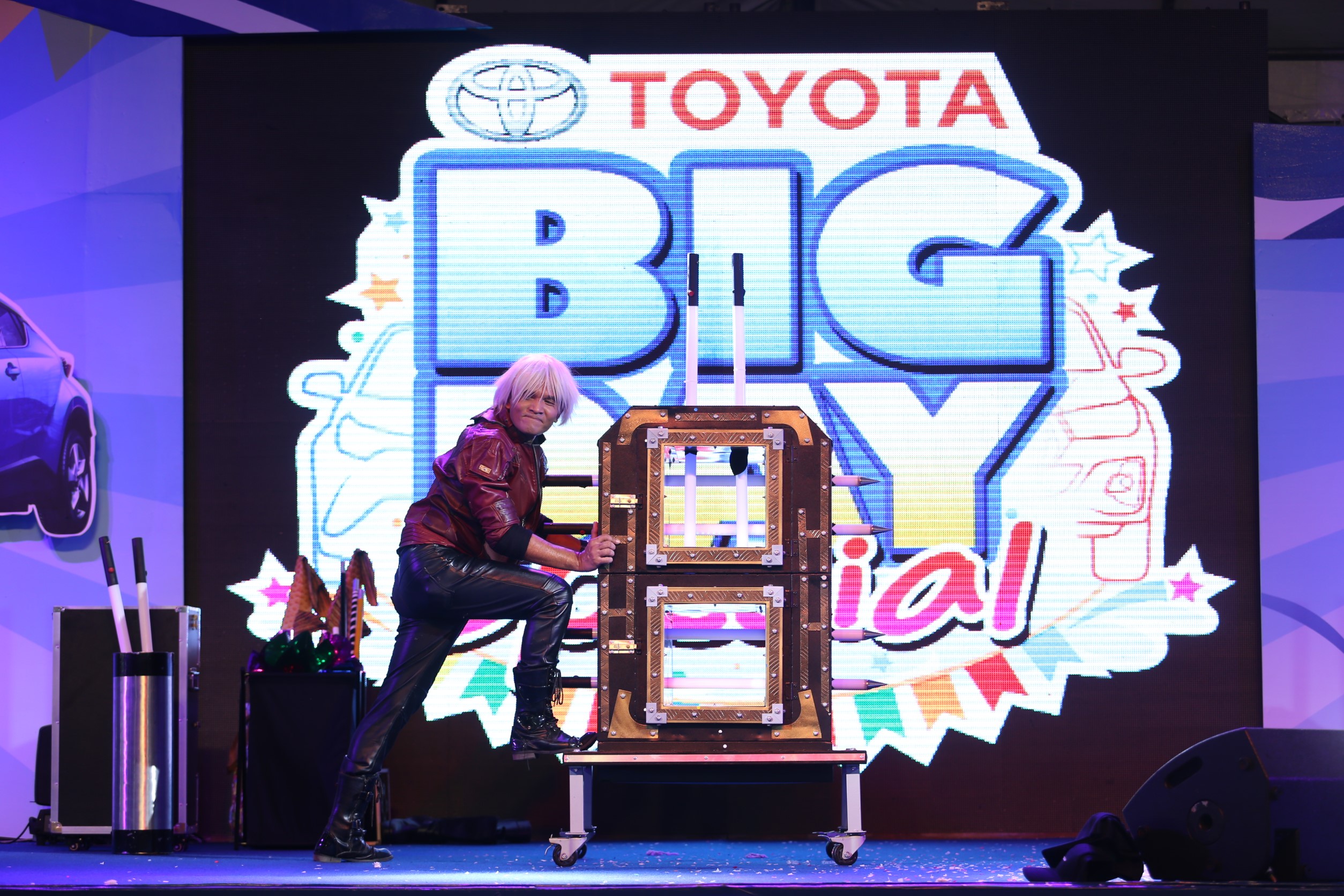 มายากล นักมายากล การแสดง โชว์ Magic Show "งาน TOYOTA BIG DAY" 26/05/2562