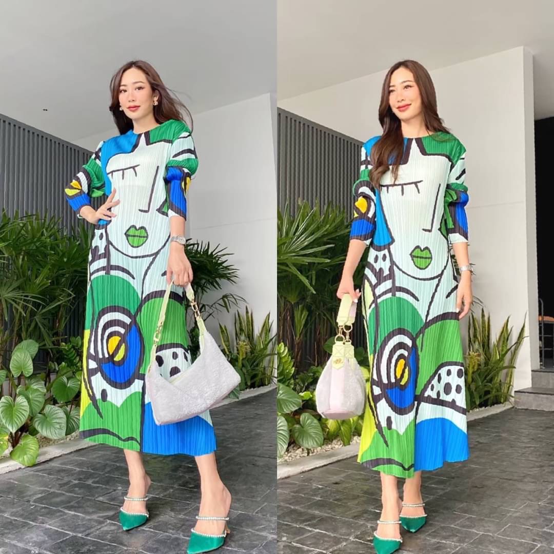 แม็กซี่เดรสอัดพลีท คอปาด แขนยาว ทรงลำตัว 🦋 แพทเทิร์นสโลป เข้าลำตัว สวยงาม รุ่นนี้ใช้ผ้าอัดพลีท แบบงานแบรนด์ เนื้อดี Grade AA เท็กเจอร์ดี👏🏻 ใส่สบาย : สินค้าคุณภาพ (พร้อมส่ง)