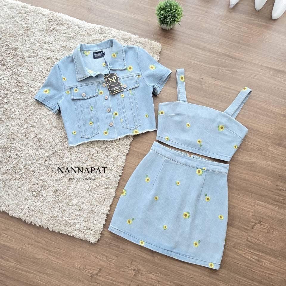 เซ็ท 3 ชิ้น เสื้อแขนสั้น+เสื้อสายเดี่ยว งานยีนส์แท้ฟอกสีสวย แต่งปักทั้งชุด +กระโปรงมีซับในเป็นกางเกง ใส่สบาย : สินค้าคุณภาพ (พร้อมส่ง)