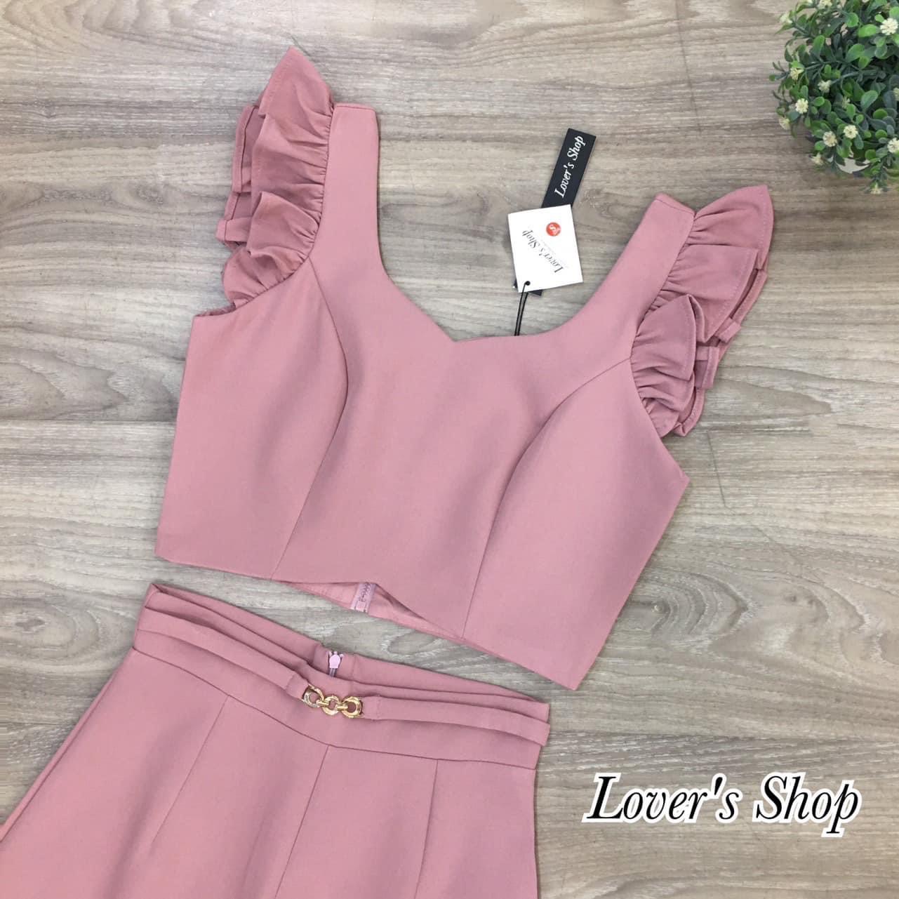 Set.2ชิ้น เสื้อคร็อปแขนระบายทรงสวย มาพร้อมกางเกงเอวสูงขายาว ช่วงเอวแต่งเข็มขัดในตัว เนื้อผ้าหนาอัดผ้ากาวอย่างดี สินค้าคุณภาพ (พร้อมส่ง)