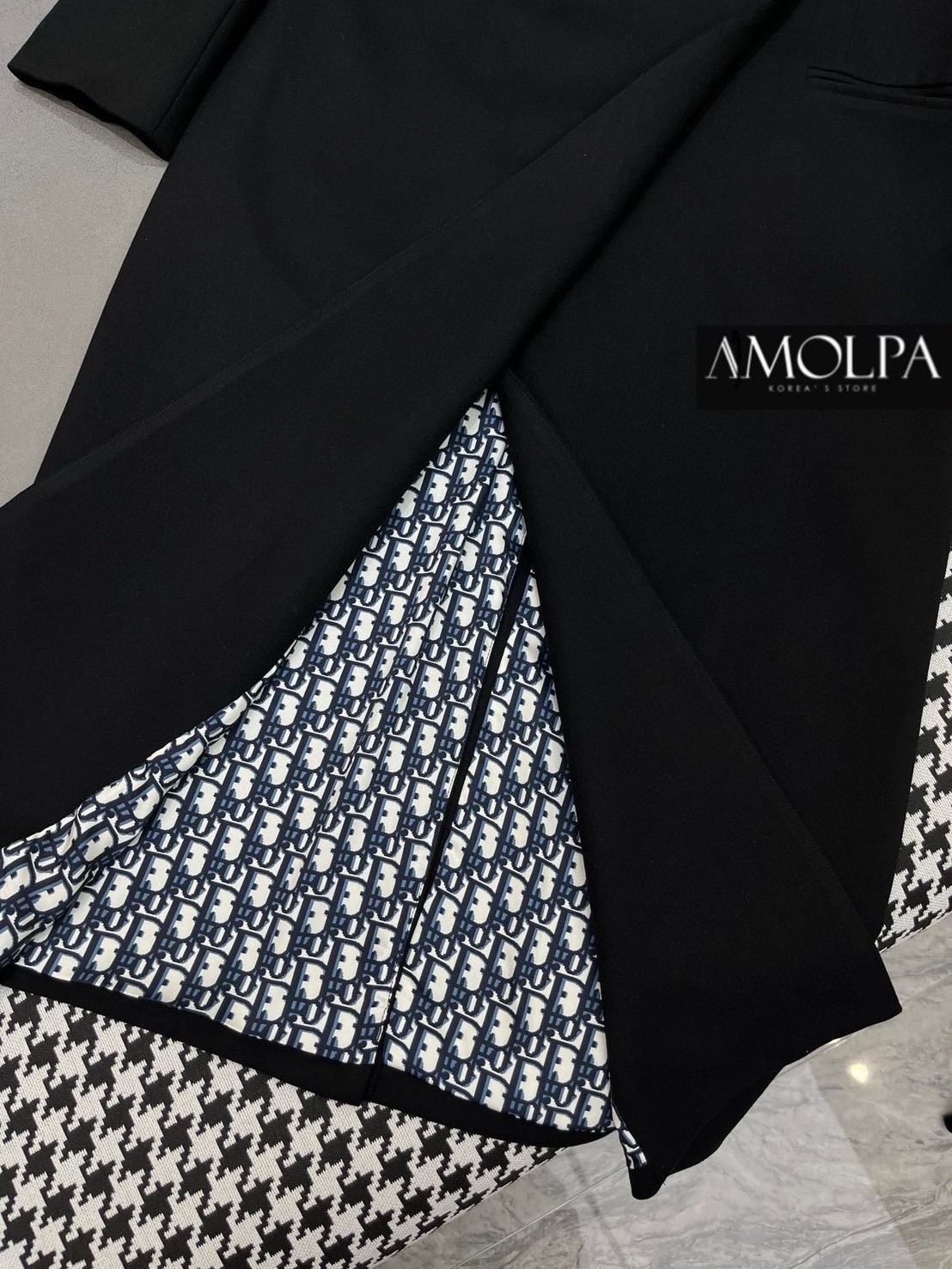 โค้ชตัวยาวจากแบรนด์ CD งานHIEND สุดๆ ห้ามพลาด งานดีสุดๆ ค่ะ ใส่แล้วสวย หรู ไฮโซ มาก ใส่สบาย : สินค้าคุณภาพ (พร้อมส่ง)