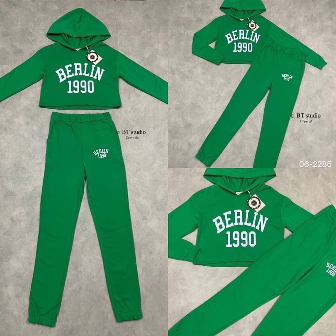 เซท 2 ชิ้น เสื้อแขนยาวแต่งฮูด สกรีนลาย แมทซ์กับกางเกงขายาวเอวสม็อค ปลายขาจั้ม : สินค้าคุณภาพ (พร้อมส่ง)