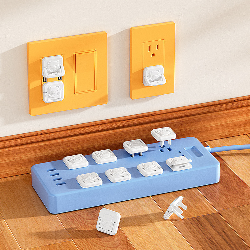 [แพ็ค 10 ชิ้น] ตัวอุดปลั๊กไฟ ที่อุดรูปลั๊กไฟ สำหรับปลั๊กไฟไทย ลายหมี สีขาว/ดำ มีตัวดึง