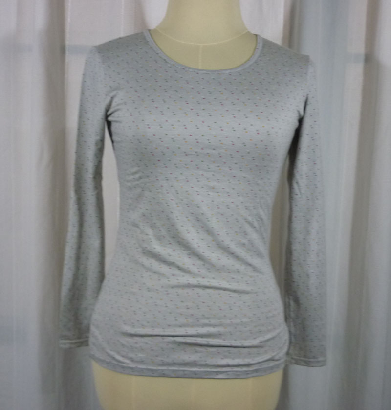 เสื้อฮีทเทคหญิง Uniqlo heattech Sz M เทาลายจุด