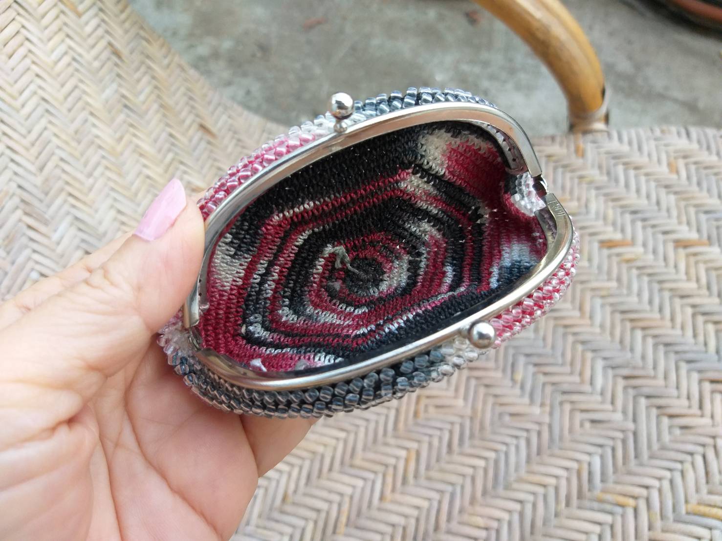 กระเป๋าใส่เหรียญ ไหมถักร้อยลูกปัด handmade สวยมาก (ของใหม่)