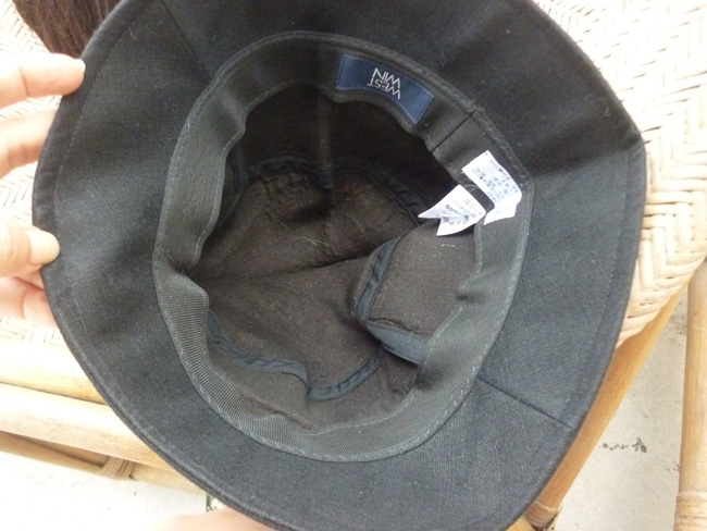 หมวกปีกกว้างผ้าสวย สีดำพื้นไม่มีลาย /ของใหม่/