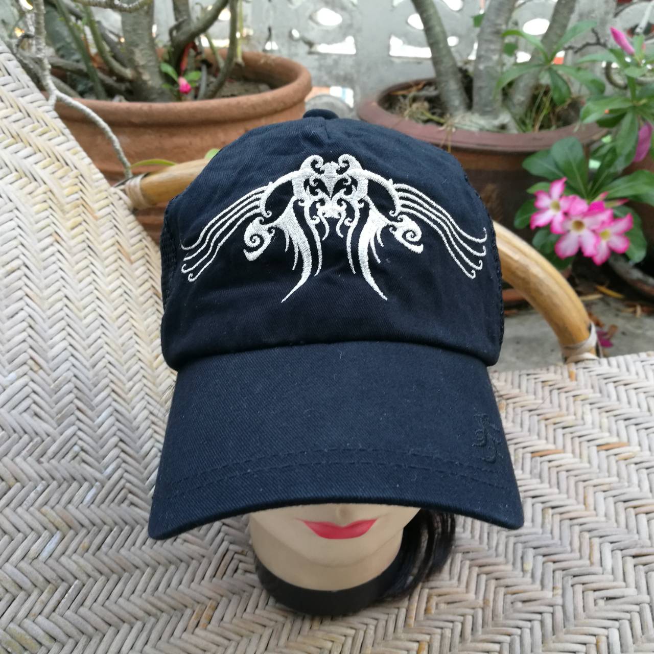 หมวกแก๊ปสีดำ ปักสวยมาก (ของใหม่)