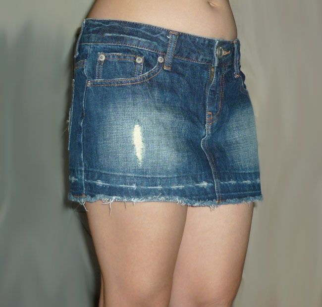 กระโปรงยีนส์ฟอกเลาะชายลุ่ย สวยค่ะ 31.5-36-10.5