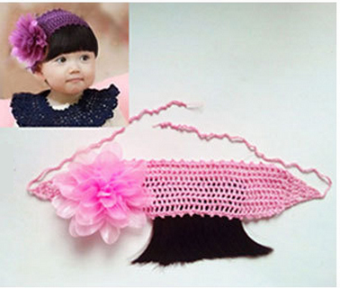 ผ้าคาดผมเด็กโครเชต์ มีผมหน้าม้าประดับดอกคาดด้านข้าง