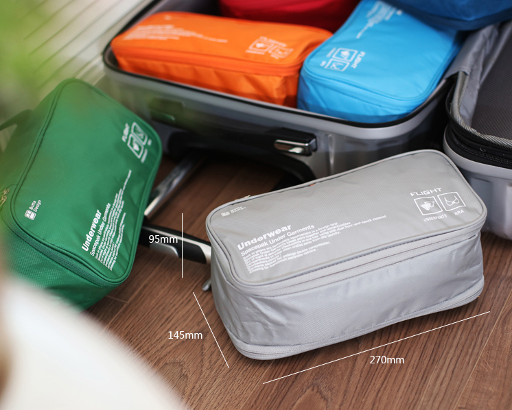 กระเป๋าใส่ชุดชั้นใน กางเกงชั้นใน มีช่องแบ่งเก็บที่ใส่แล้ว ผลิตจากไนล่อนเนื้อดีกันน้ำ มีให้เลือก 6 สี