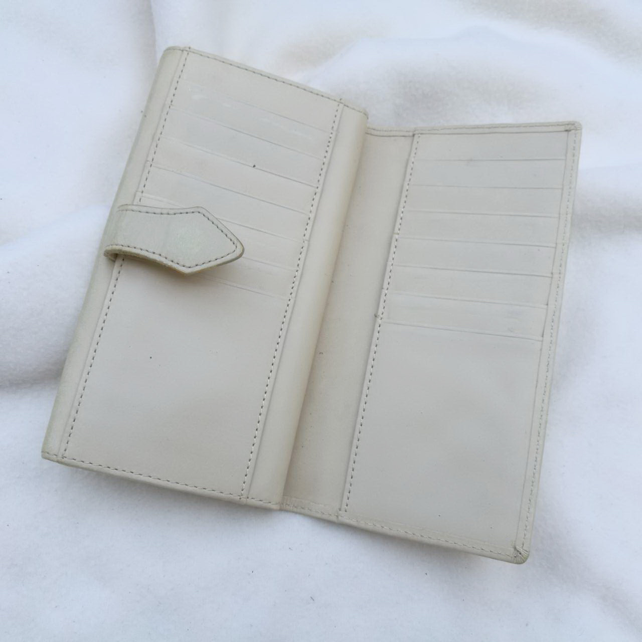 กระเป๋าสตางค์หนังแท้ HANAE MORI ช่องเยอะ