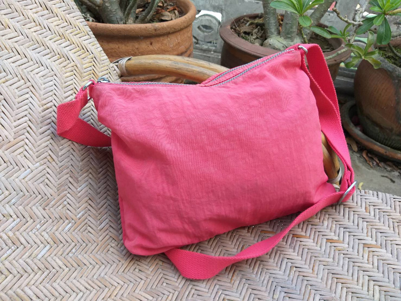 กระเป๋า Kipling ของแท้ สี Hot pink สวยมากกกก