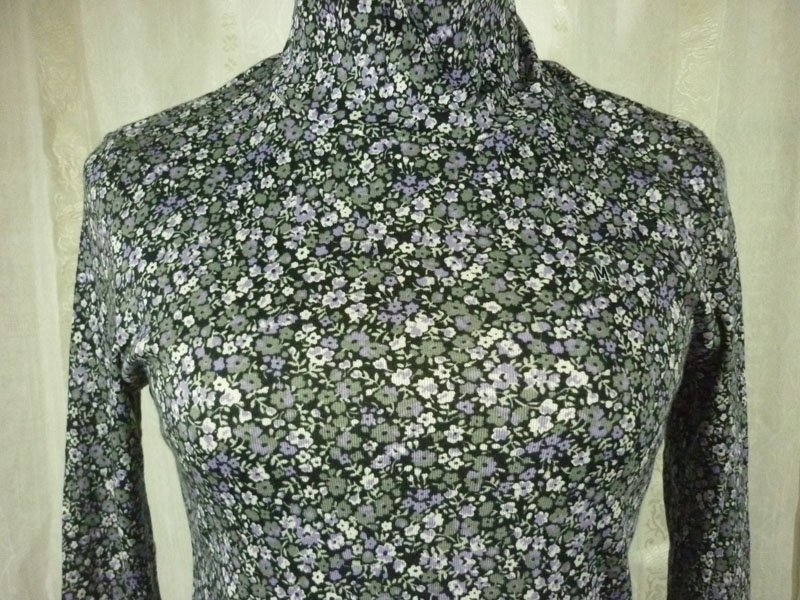 เสื้อแขนยาว Uniqlo มี 2 สี (ของใหม่) ผ้าดีมากกก