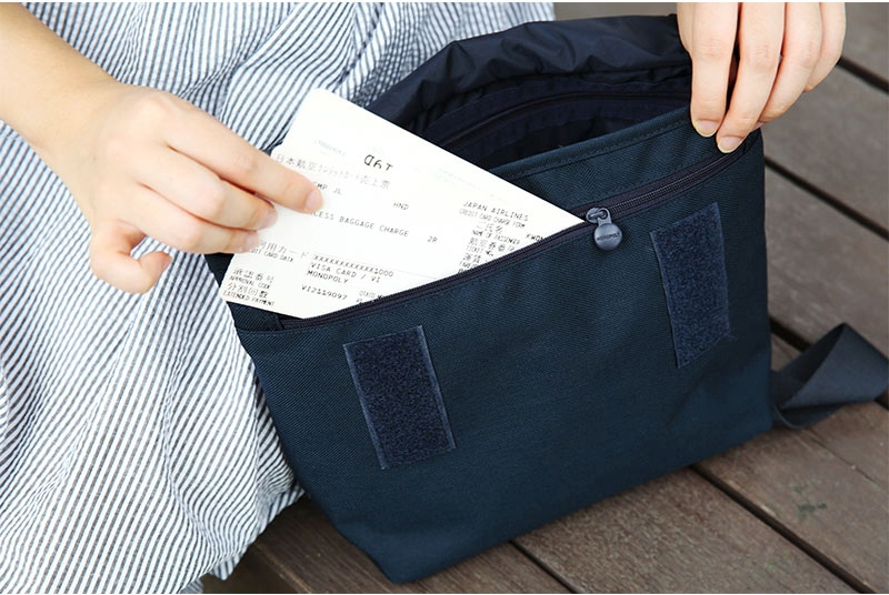 DINIWELL 2 Way MESSENGER BAG เป็นได้ทั้งสะพายข้าง-ไหล่ และสะพายหลัง ขนาดใหญ่ ใส่ได้ทั้งทำงาน ท่องเที่ยว ช่องเยอะ น้ำหนักเบา ผลิตจากไนล่อนคุณภาพสูง กันน้ำ มี 4 สีให้เลือก