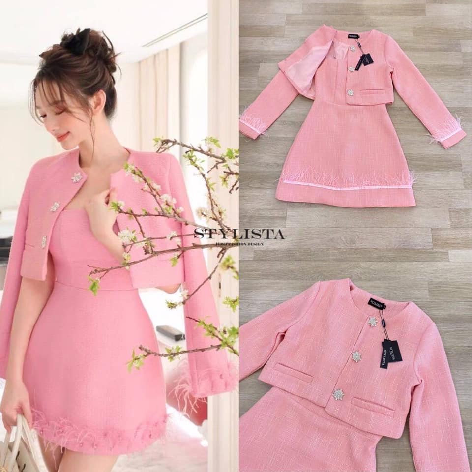 เซตเสื้อคลุมผ้าทวิต กระดุมตะขอ เเขนยาว ปลายแขนเเต่งขนนก เเต่งกระดุมด้านหน้า มาคู่กับเดรสทรงพอดีตัว เเต่งขนนก ใส่สวยเรียบหรูมากๆ ใส่สบาย : สินค้าคุณภาพ (พร้อมส่ง)