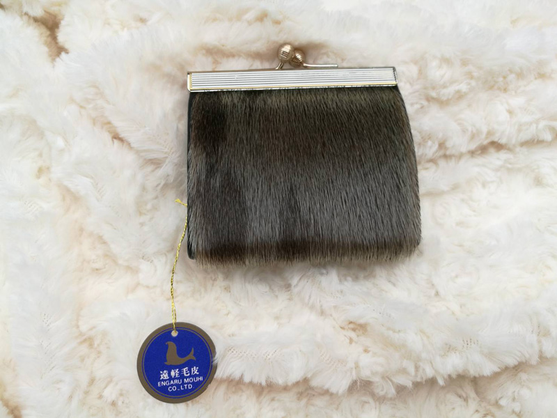 กระเป๋าสตางค์ ใส่เหรียญ ขนแมวน้ำแท้ สวยมาก