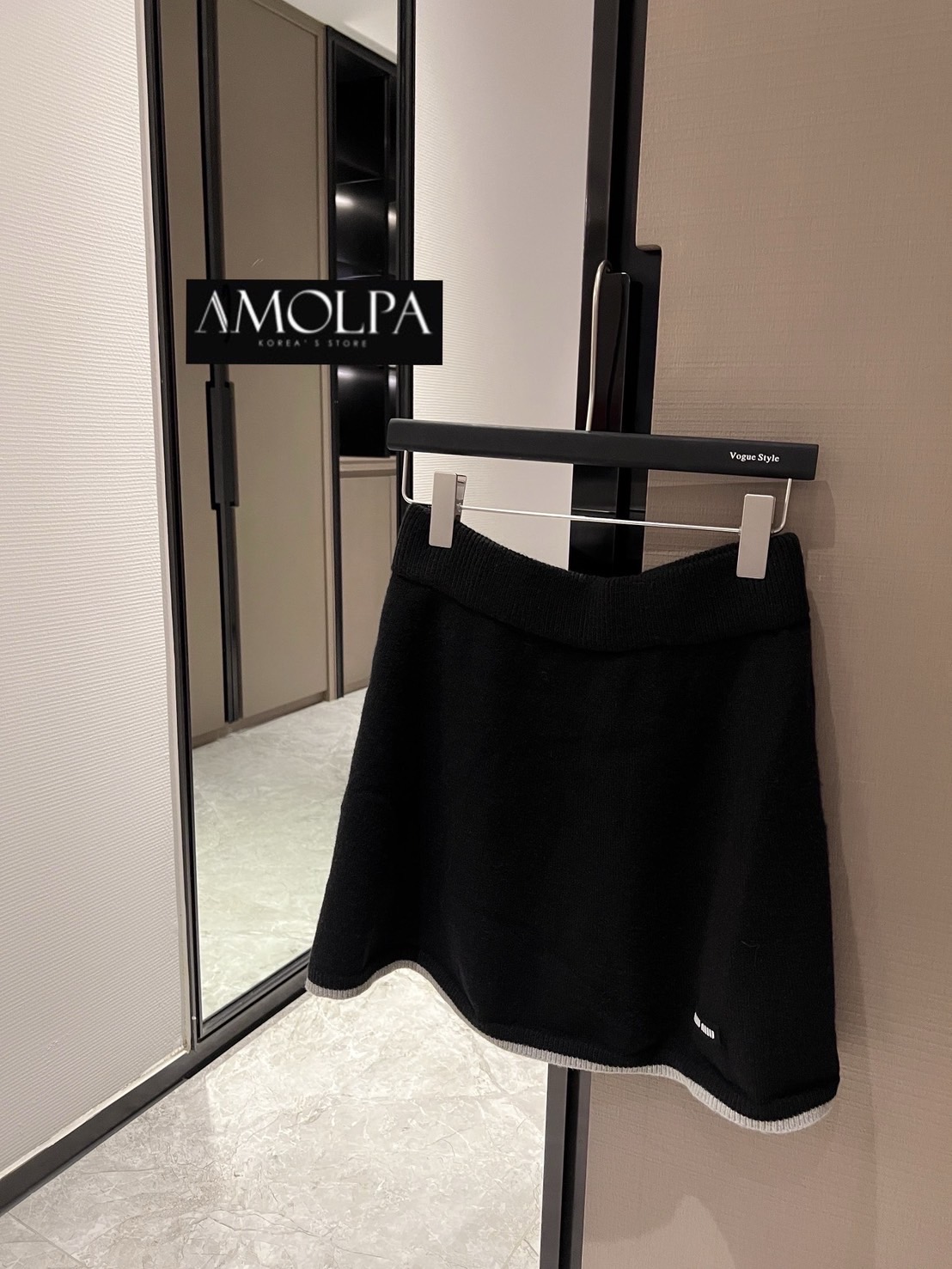 SET 3 PCS SKIRT MIU MIU KNIT งาน HIEND – TOP GRADE เสื้อคลุม+เสื้อแขนสั้น+กระโปรง งานส๊วยยม๊าก เนื้อไหมพรมแน่นสุดๆ ผ้าเกรดขั้นเทพ สวยสุดๆ ใส่สบาย : สินค้าคุณภาพ (พร้อมส่ง)