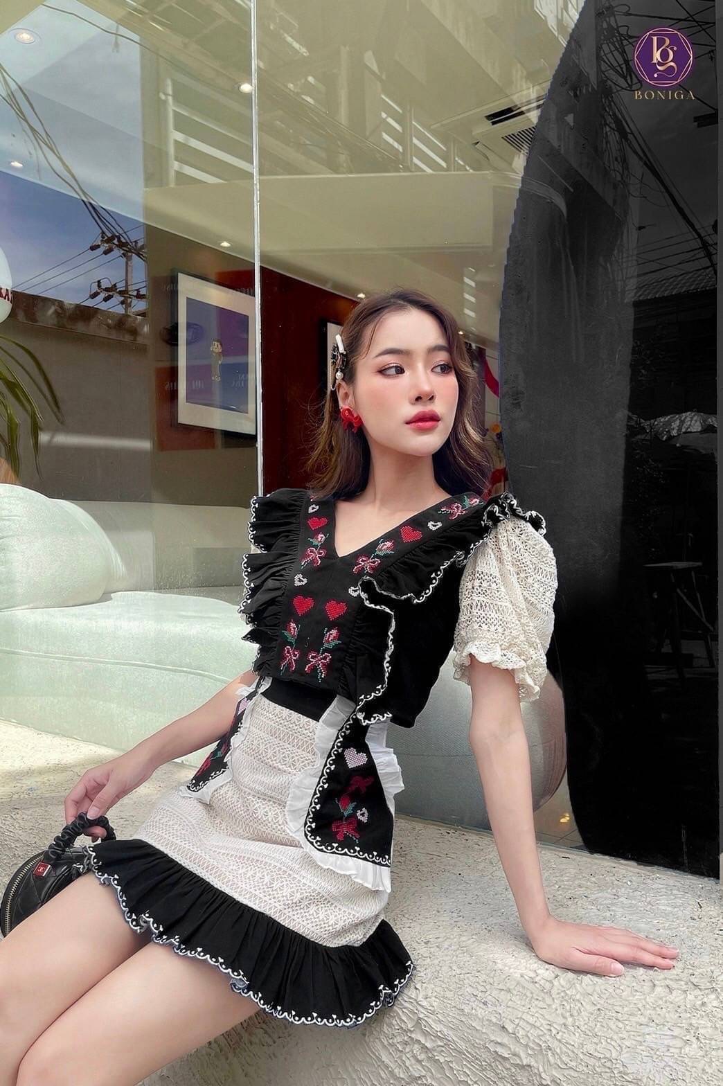 เซ็ต 2 ชิ้นเสื้องานปัก + กระโปรงลูกไม้พรีเมียม โทนดำครีมดูเรียบหรูดูแพงมาก สินค้าคุณภาพ (พร้อมส่ง)