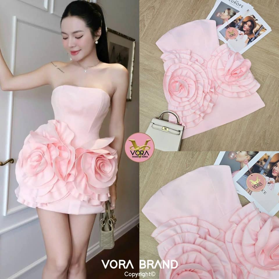 Dress เกาะอก แต่งขอบซิลิโคนกันลื่น อกมีฟองน้ำจัดทรงให้ค่ะ เอวเข้ารูป ช่วงกระโปรงแต่งดอกไม้ 3D ดอกใหญ่ ใส่สบาย : สินค้าคุณภาพ (พร้อมส่ง)