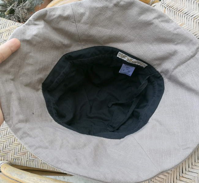 หมวกปีกกว้าง คุณนายค่ะใบนี้ ติดโบว์หวานๆ