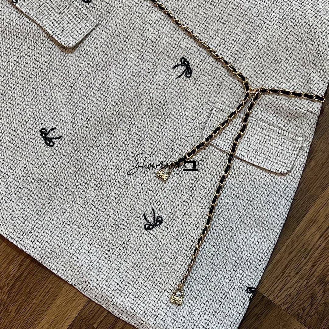 เดรสดีไซน์เรียบเก๋ซ่อนความน่ารักต้องยกให้รุ่นนี้ค่ะ มาพร้อม chain belt 1เส้น ใส่สบาย : สินค้าคุณภาพ (พร้อมส่ง)