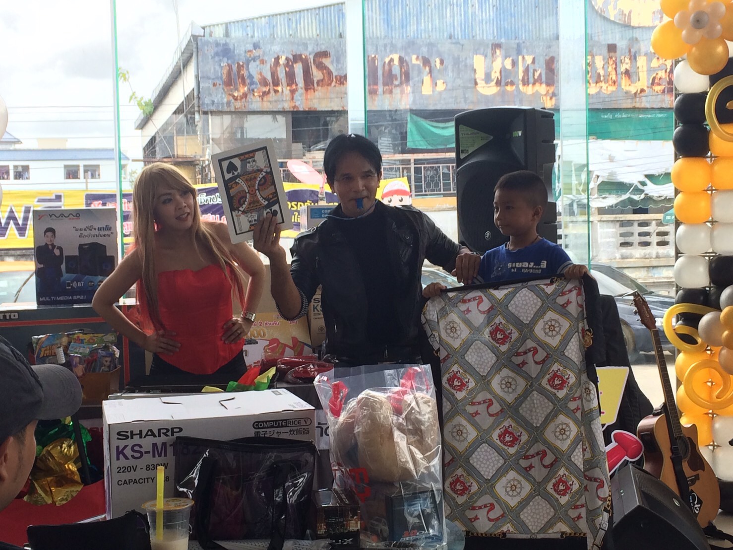 มายากล นักมายากล การแสดง โชว์ Magic Show อีซูซุ วี.ไอ.พี เดย์ 05/08/2560