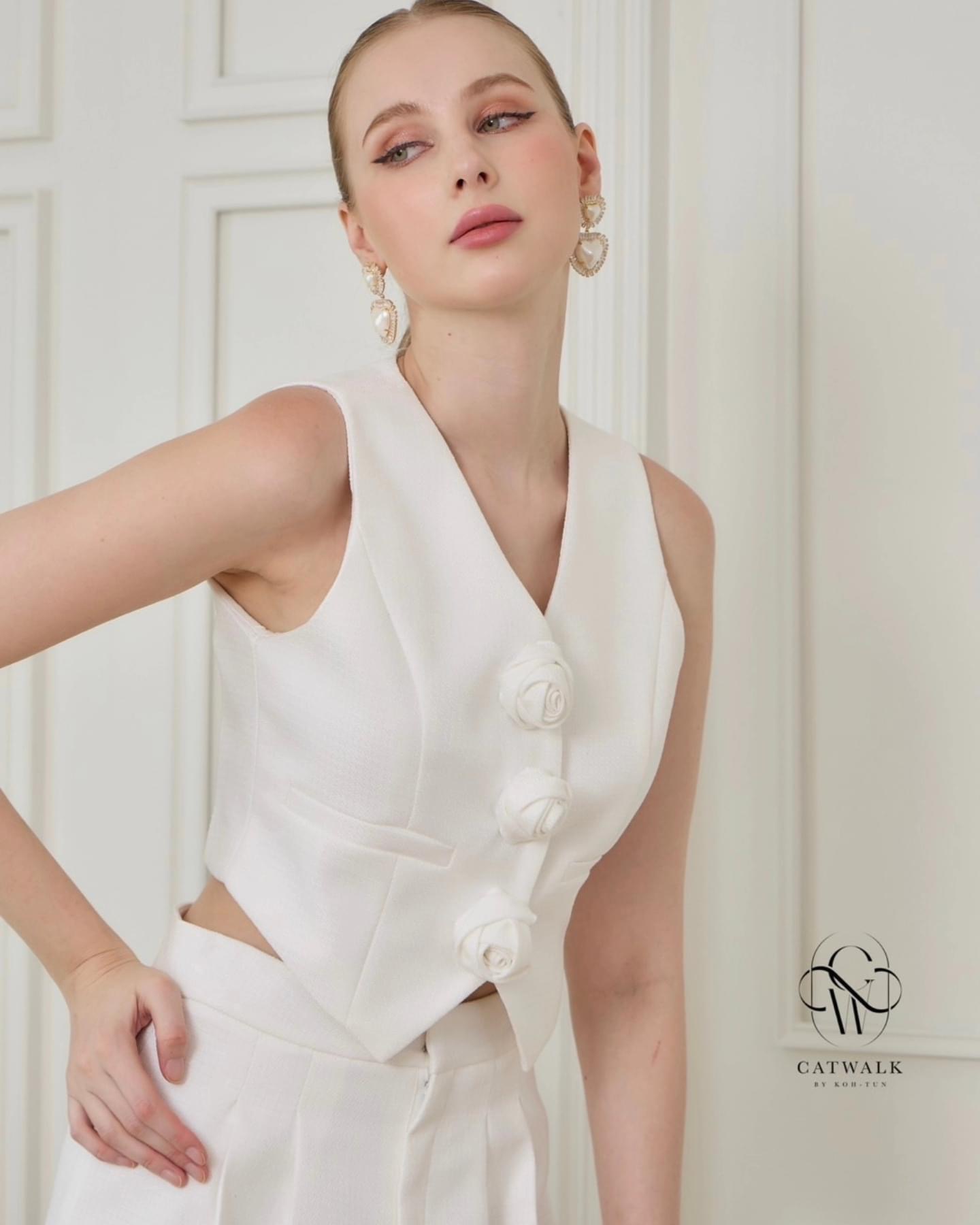 เซตเสื้อ Vestแต่งดอกไม้ +กางเกงทรงสวย เนื้อผ้าทอ ลายเกรดเอ ใส่สบาย : สินค้าคุณภาพ (พร้อมส่ง)