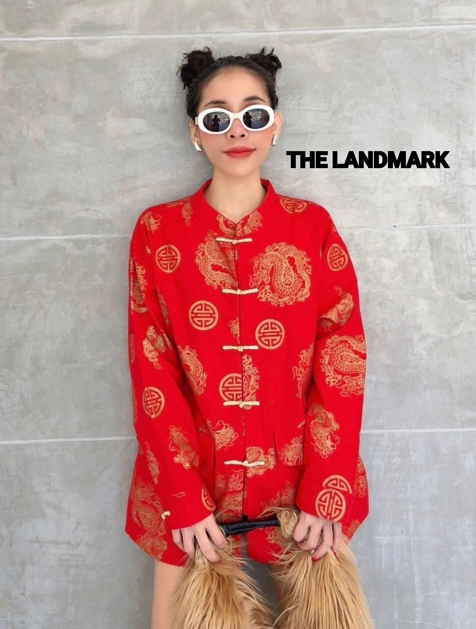 เสื้อกี่เพ้า เสื้อคอจีนทรงยาว ดีไซน์เกร๋ๆ ทรงโอเวอร์ไซส์แขนยาว แต่งกระเป๋าแปะใบใหญ่คู่หน้า ใส่สบาย : สินค้าคุณภาพ (พร้อมส่ง)