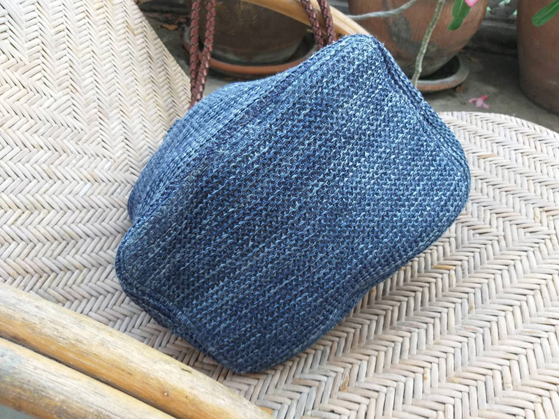 กระเป๋าสะพายไหมสาน สวยน่าใช้มาก (ของใหม่)