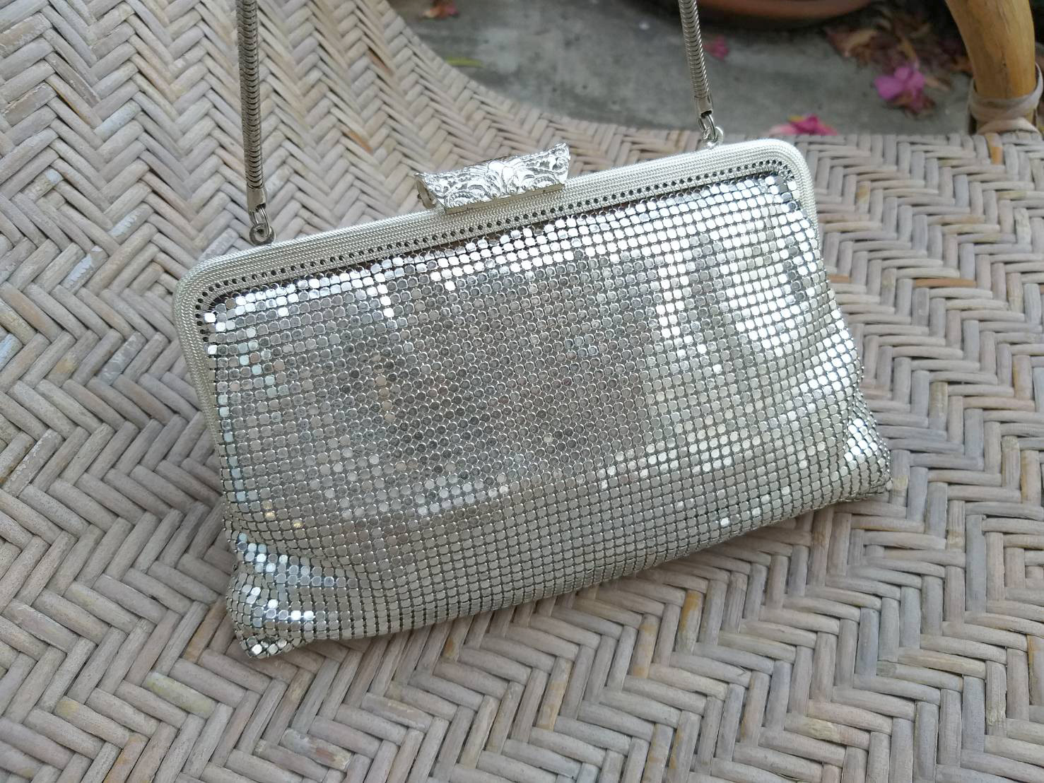 กระเป๋าหรูออกงานเกล็ดโลหะเงิน Royal Mesh Made in JAPAN