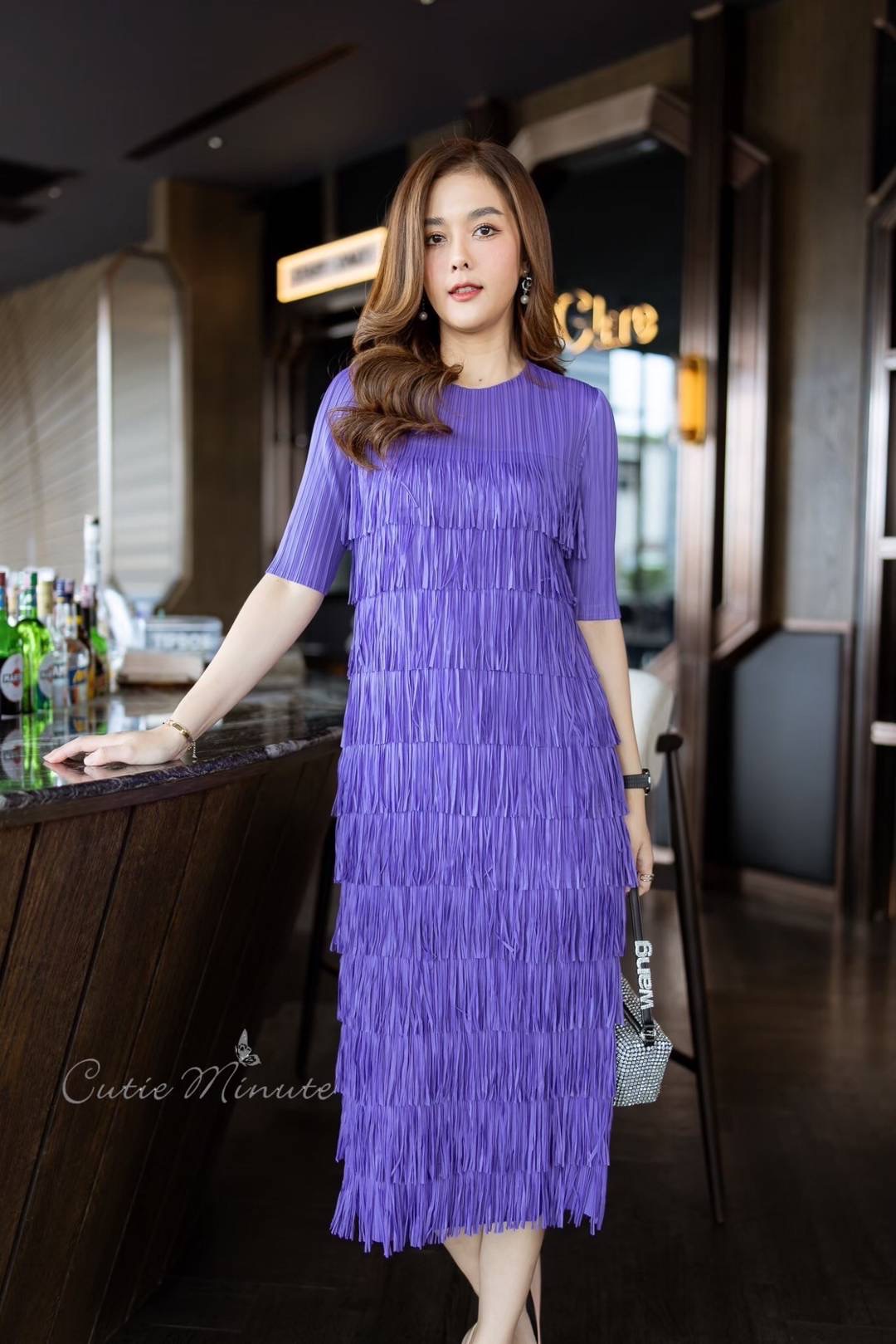 เดรสผ้าอัดพลีท Premium งานแต่งดีเทลด้วยพู่เป็นชั้นๆ ผ้ายืดหยุ่นได้ทั้งตัว ทรงชุดเข้ารูป ใส่สบาย : สินค้าคุณภาพ (พร้อมส่ง)