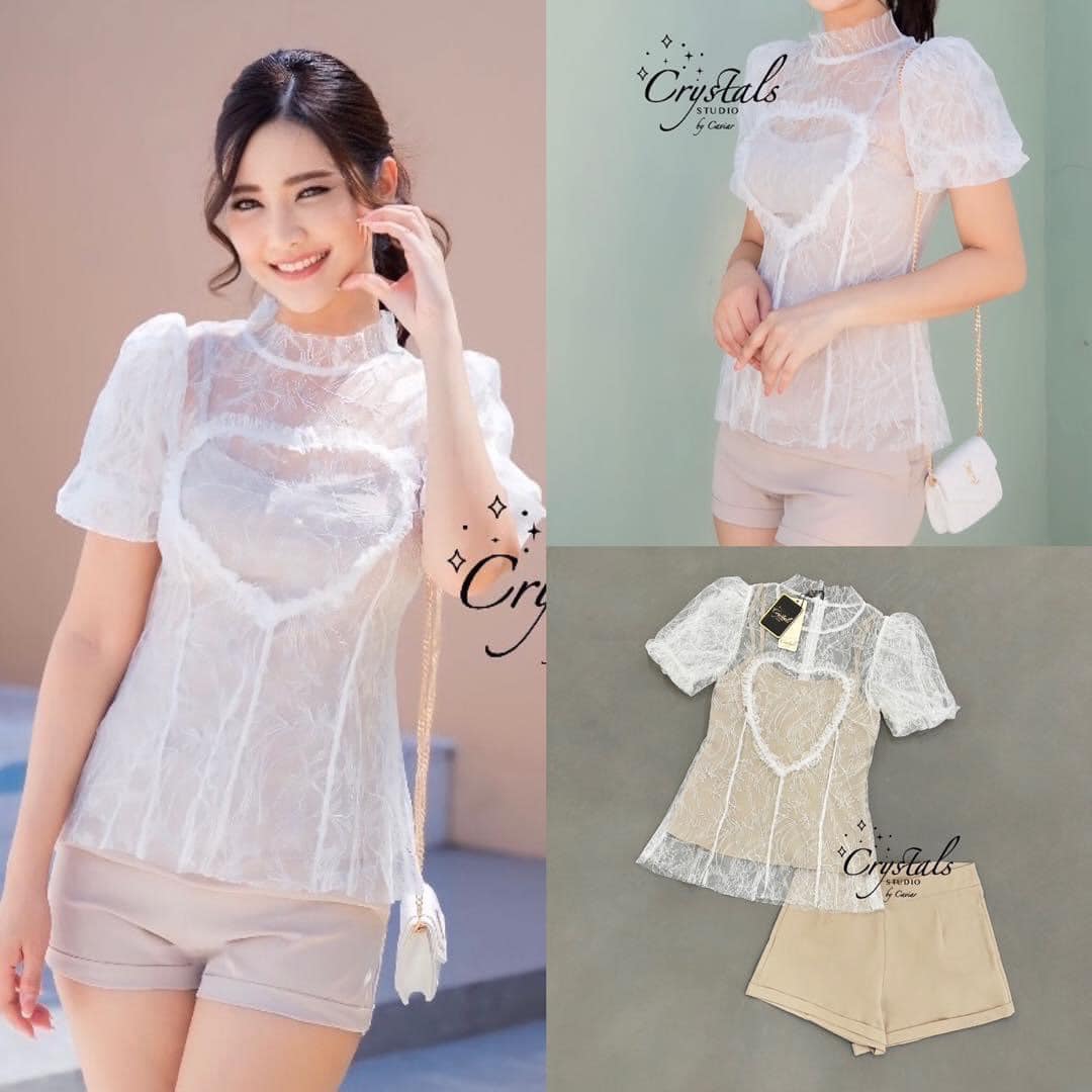 Set 2 ชิ้น เสื้อลูกไม้ซีทรูเย็บติดกับสาย เดี่ยวสีครีมด้านใน มาคู่กับก่งเกงขาสั้น เอวกลาง มีซิป ข้างและกระเป๋าล้วงซ้าย-ขวา สินค้าคุณภาพ (พร้อมส่ง)