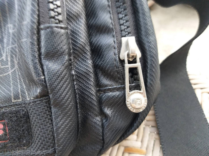 กระเป๋าสะพาย FILA แท้ สวยมาก ช่องเยอะ