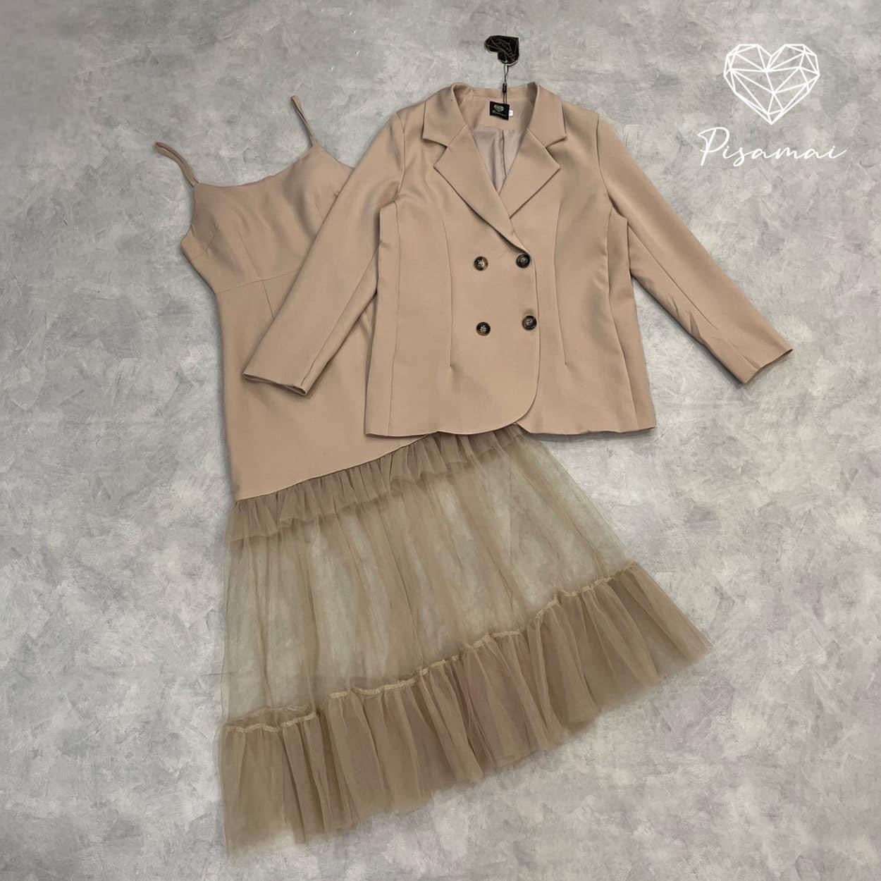 เซ็ตสายเดี่ยวสีแดง แต่งระบายซีทรูยาวอลังด้านล่าง มาคู่กับเบเซอร์oversize คัทติ้งเป๊ะ ใส่สบาย : สินค้าคุณภาพ (พร้อมส่ง)