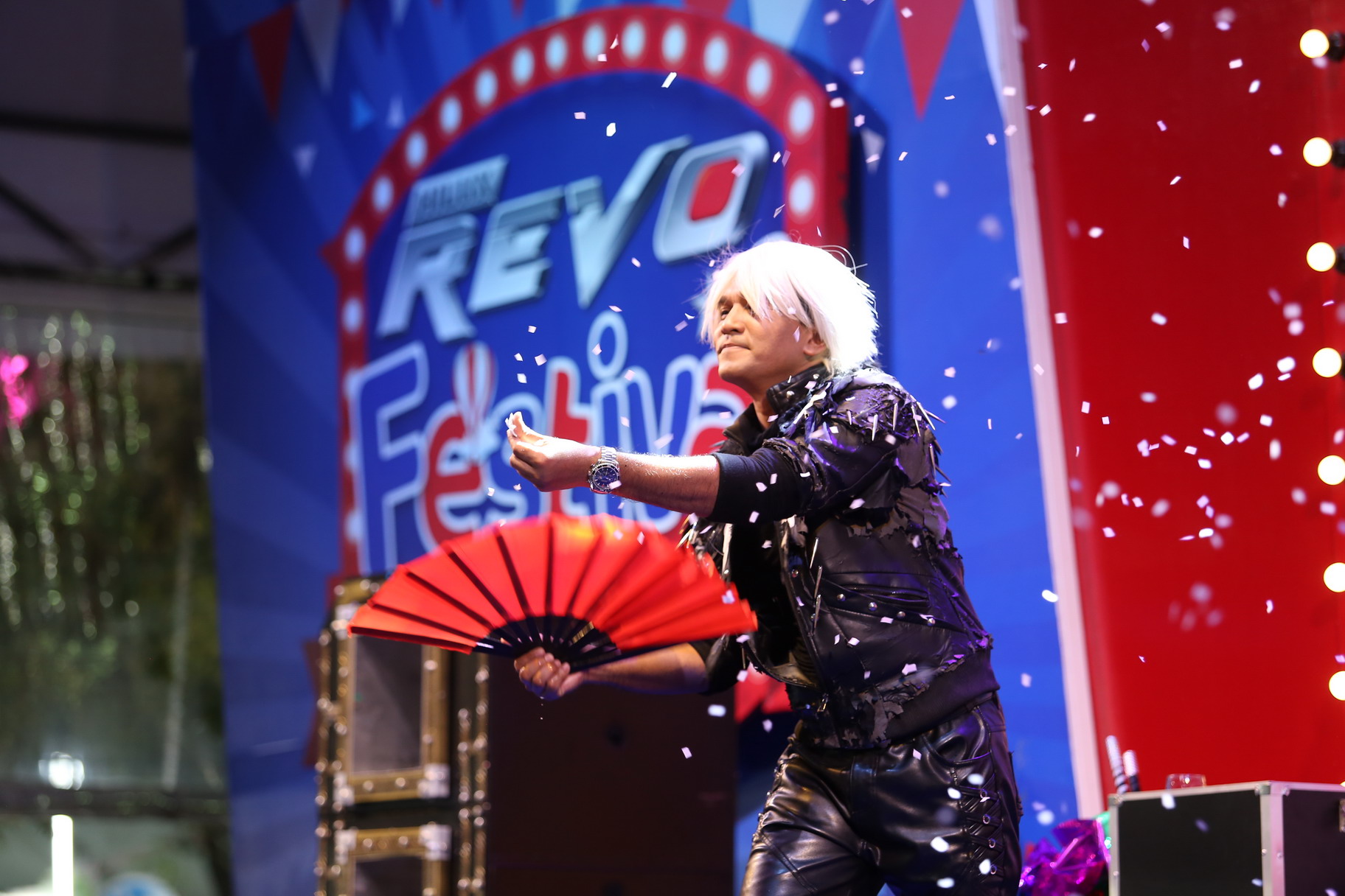 มายากล นักมายากล การแสดง โชว์ Magic Show "งาน HILUX REVO FESTIVAL 2019" 12/11/2562