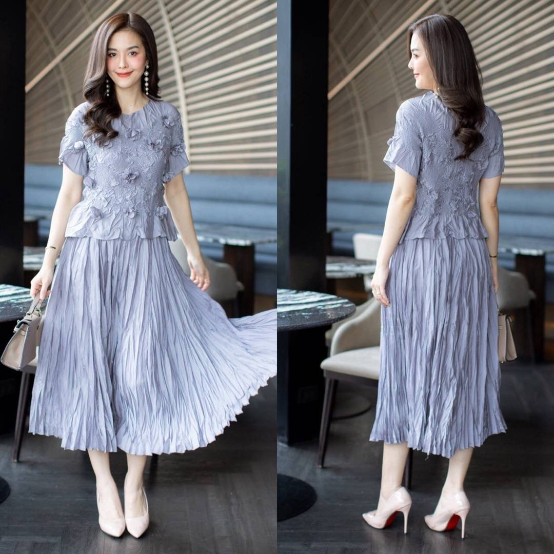 ชุดเซ็ทเสื้อ+กระโปรงอัดพลีทเปลือกไม้สุดเก๋ ใส่สบาย : สินค้าคุณภาพ (พร้อมส่ง)