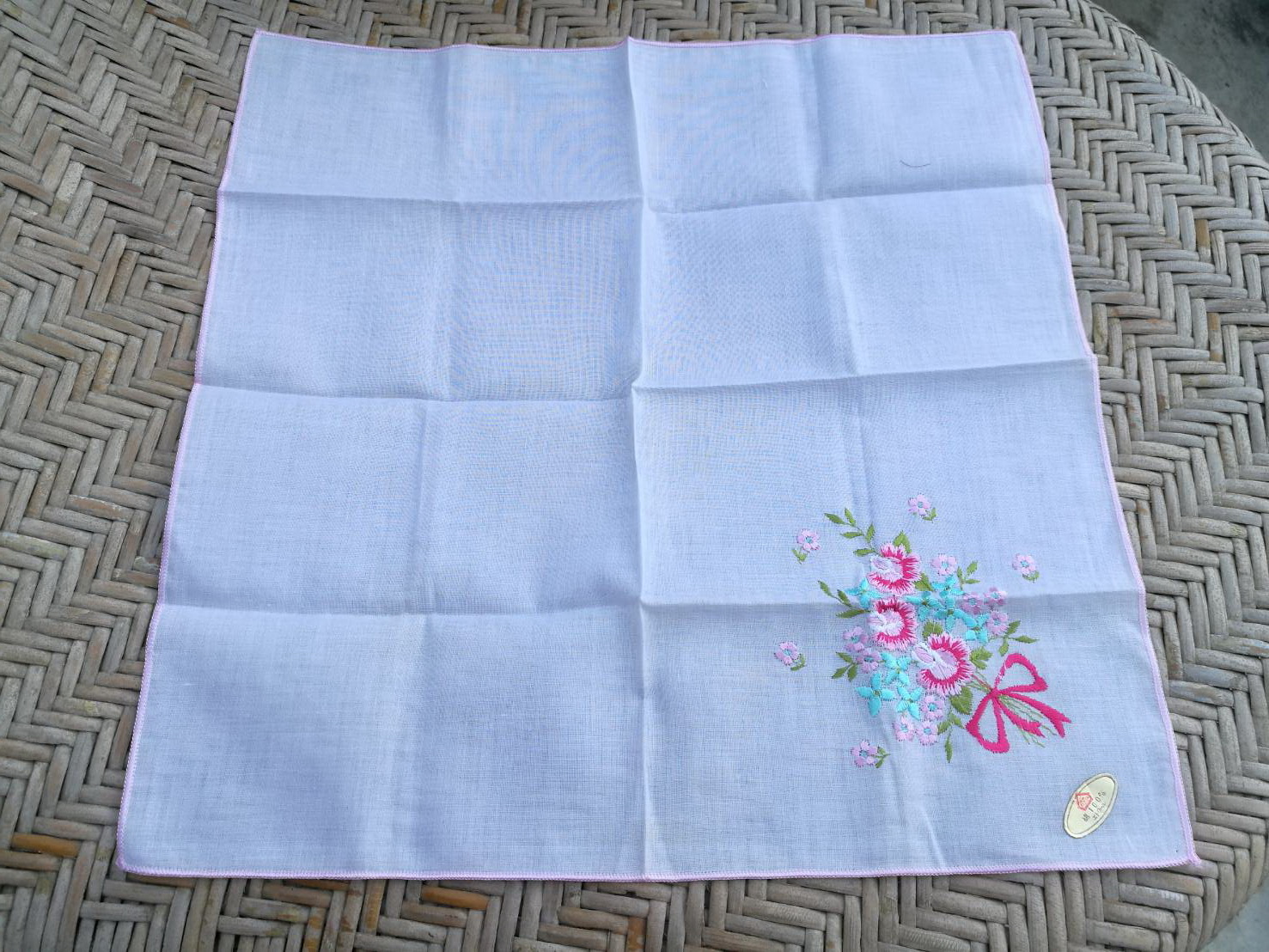 ผ้าเช็ดหน้าปักช่อดอกไม้ น่ารักค่ะ ผืนเล็กๆ